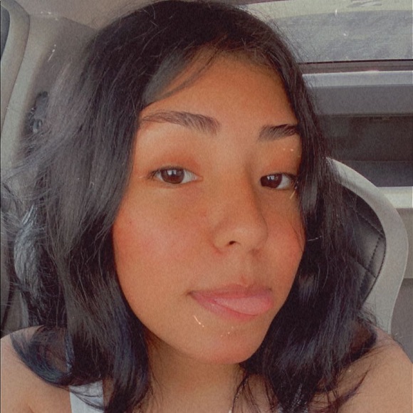 Meet your Posher, Emily - Picture 1 of 1